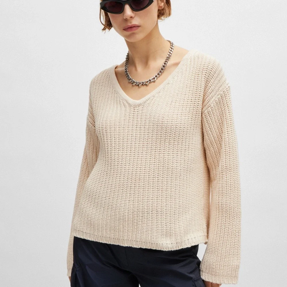 HUGO BOSS Long Sleeve Sweater With V-Neck in Soft Cream, Size Large, NWT - Picture 9 of 10